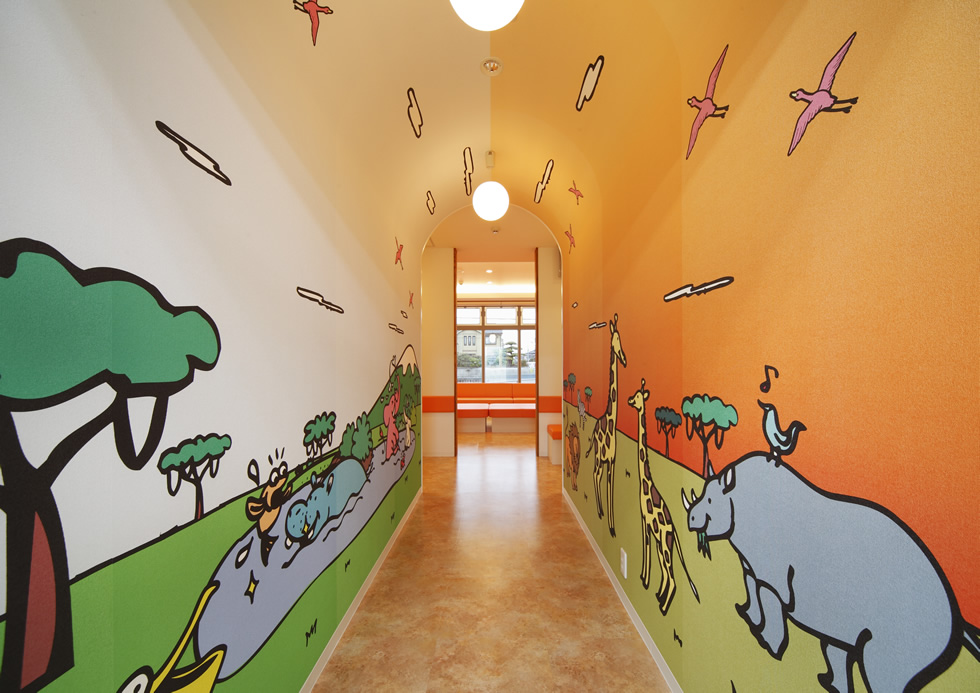 寺嶋・塚田こどもクリニック様 アーチ通路